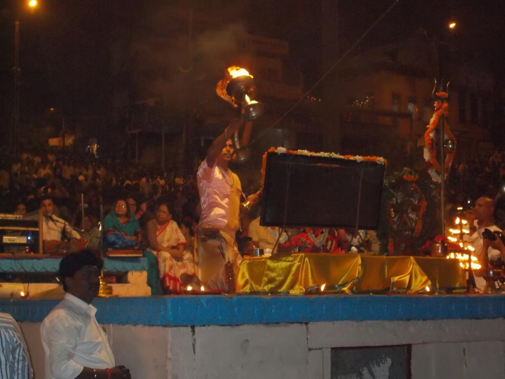 Grg Shanti Guest House Varanasi Near Manikarnika Ghat Bagian luar foto
